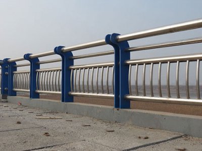 <b>不銹鋼防撞橋梁護欄</b>